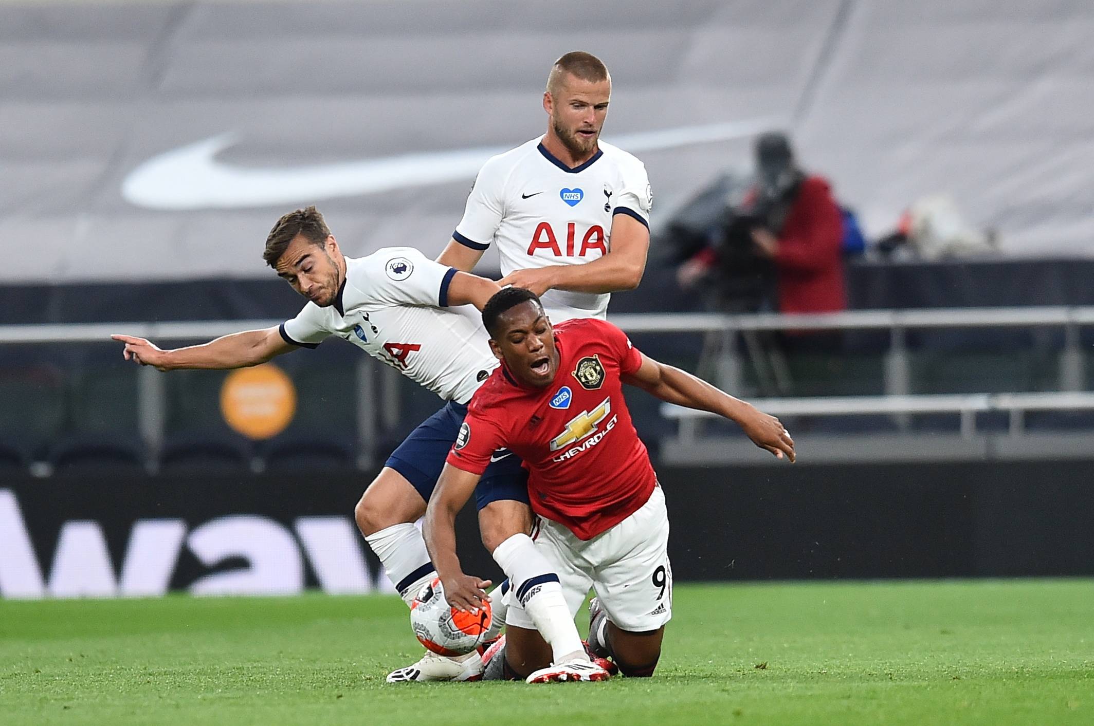 亚特兰大vs萨索洛：卢克曼、帕萨利奇首发，马蒂奇、贝拉尔迪出战（亚特兰大对阵萨索洛：卢克曼、帕萨利奇先发，马蒂奇与贝拉尔迪登场）