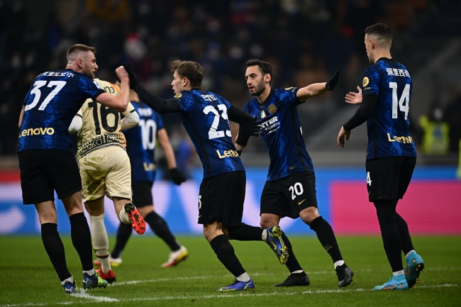 TA：热刺本赛季的定位球表现出色，曼联需要加强定位球防守（TA：热刺本季定位球强势，曼联亟需提升死球防守）