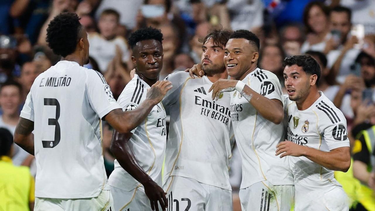 皮克：巴萨本赛季能竞争所有赛事的冠军，包括欧冠在内（皮克称巴萨本季有实力争夺各项冠军，欧冠亦在其中）