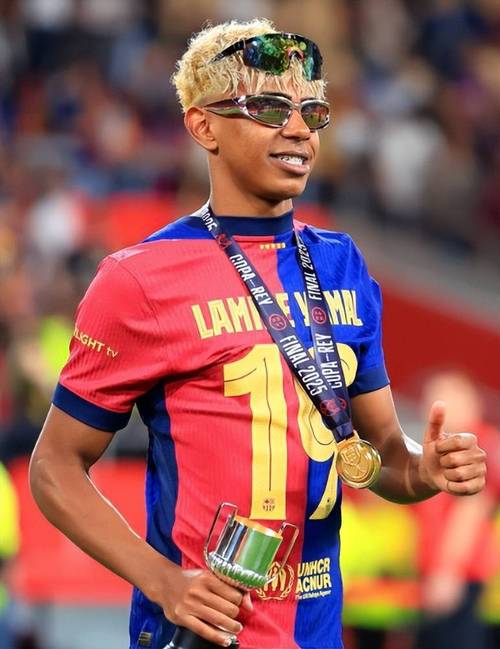 长传、过人成功率100%，卡尔当选柏林联合vs拜仁全场最佳