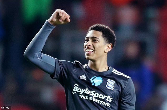 迎战阿联酋！伊拉克巴士拉省宣布放假一天，为主队营造氛围（伊拉克巴士拉省为主队造势：迎战阿联酋，全省放假一天）