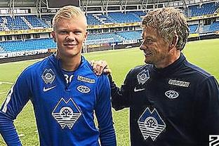 有球队想挖你？李国旭：有人问过我，现在大连足球对我最重要（谈潜在挖角，李国旭：有人联系过我，如今我最看重大连足球）