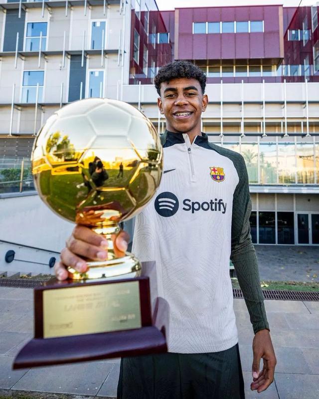 巴萨官方：德容因发烧缺战马竞（巴萨通报：德容发烧无缘对阵马竞）