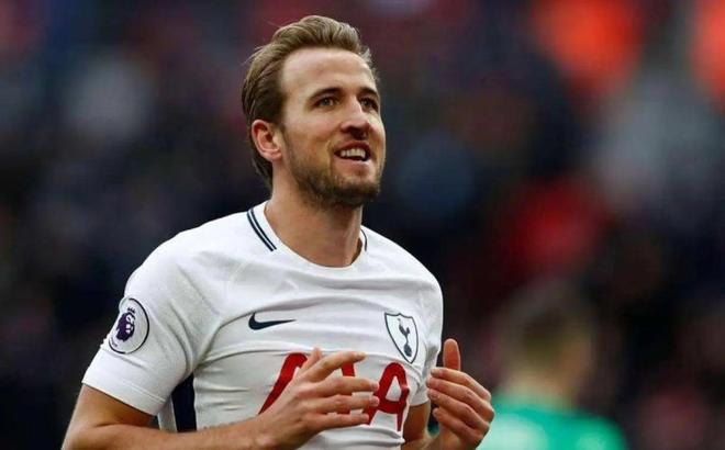 费城内线强势统治篮下（费城内线霸气掌控禁区）