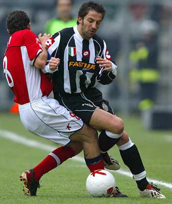 马德里足协举办第35届年度颁奖典礼，马塞洛、卡西等人出席（第35届马德里足协年度颁奖盛典举行，马塞洛、卡西利亚斯等出席）