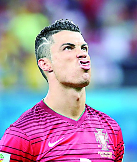 太阳报：麦克托米奈领意甲最佳球员奖，被女友透视着装抢风头（太阳报：麦克托米奈加冕意甲最佳，女友透视穿搭抢尽风头）