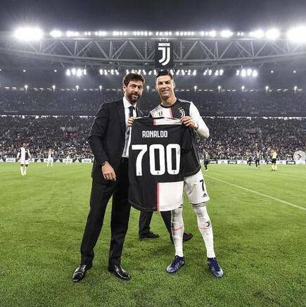 记者：梅西不希望拉波尔塔利用自己，因此回诺坎普没通知巴萨（记者称：为避免被拉波尔塔借势，梅西回诺坎普前未通知巴萨）