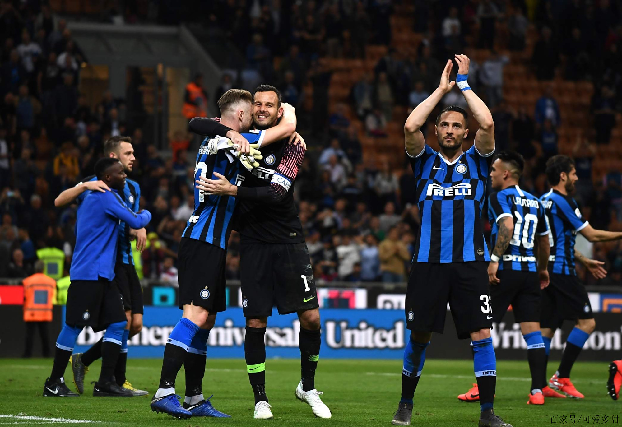 球员任意球助攻被评为赛季最佳配合