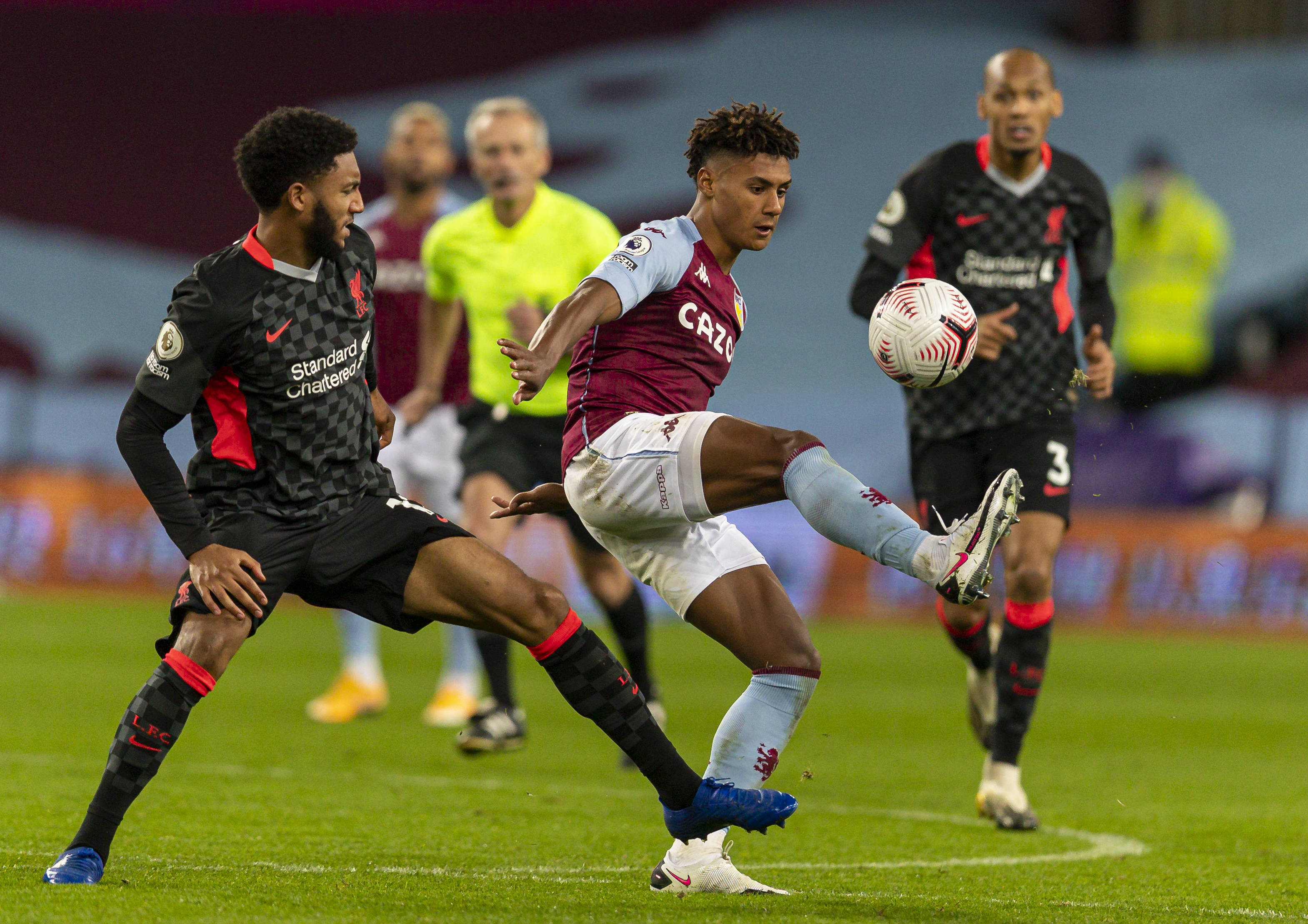 乌比格：今天球队表现非常出色，首发登场是早上教练组决定的