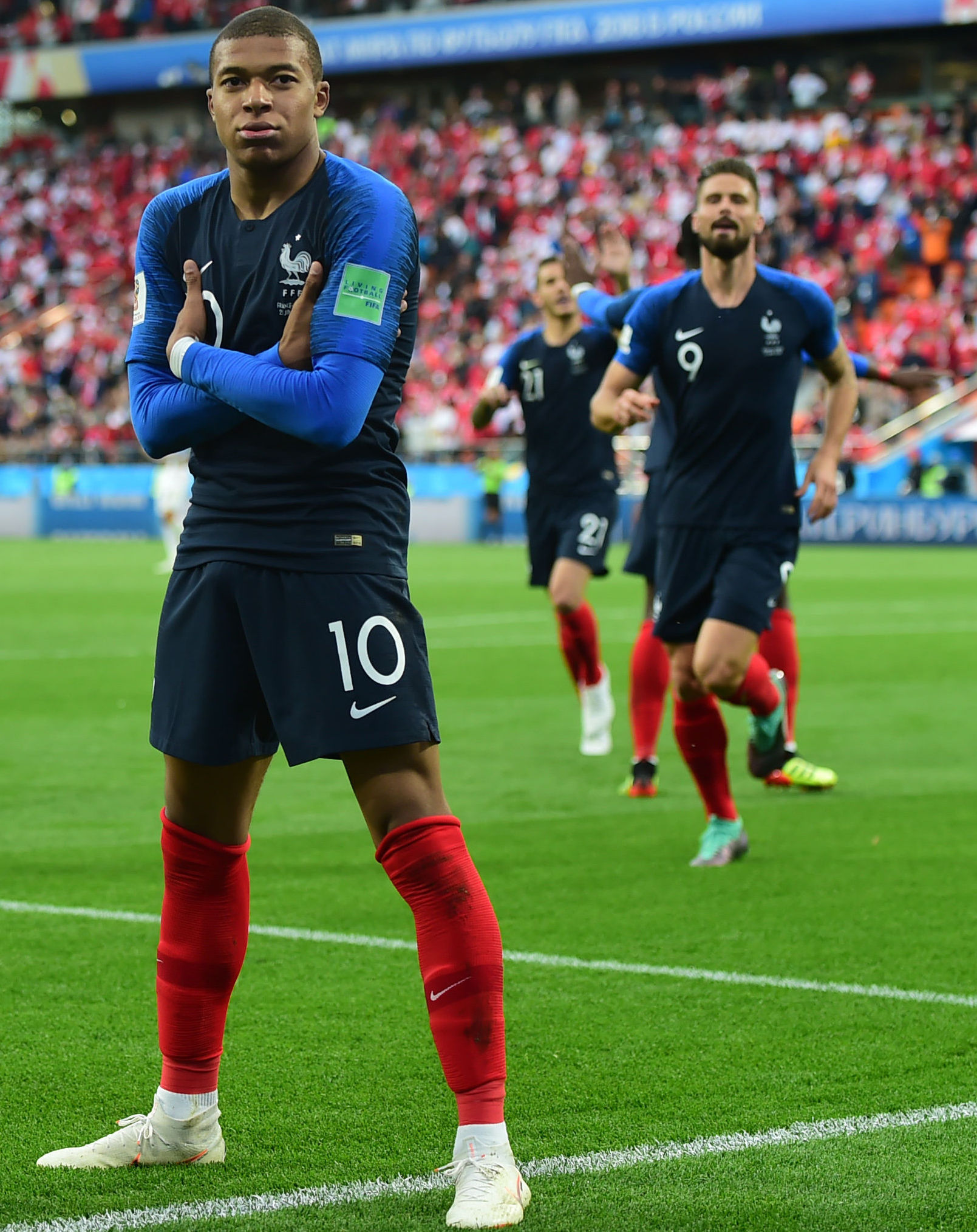 尤文vs乌迪内斯：伊尔迪兹、乔纳森-戴维首发，麦肯尼出战（尤文迎战乌迪内斯：伊尔迪兹、乔纳森-戴维首发，麦肯尼在列）