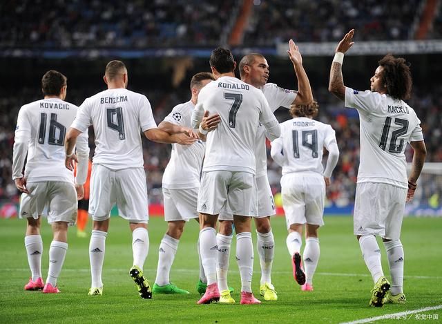 鲁本·阿莫林的曼联体系为何在边翼卫位置频频受阻？危机或将进一步加剧！（阿莫林执教下的曼联为何总在翼卫位受阻？危机或将升级）