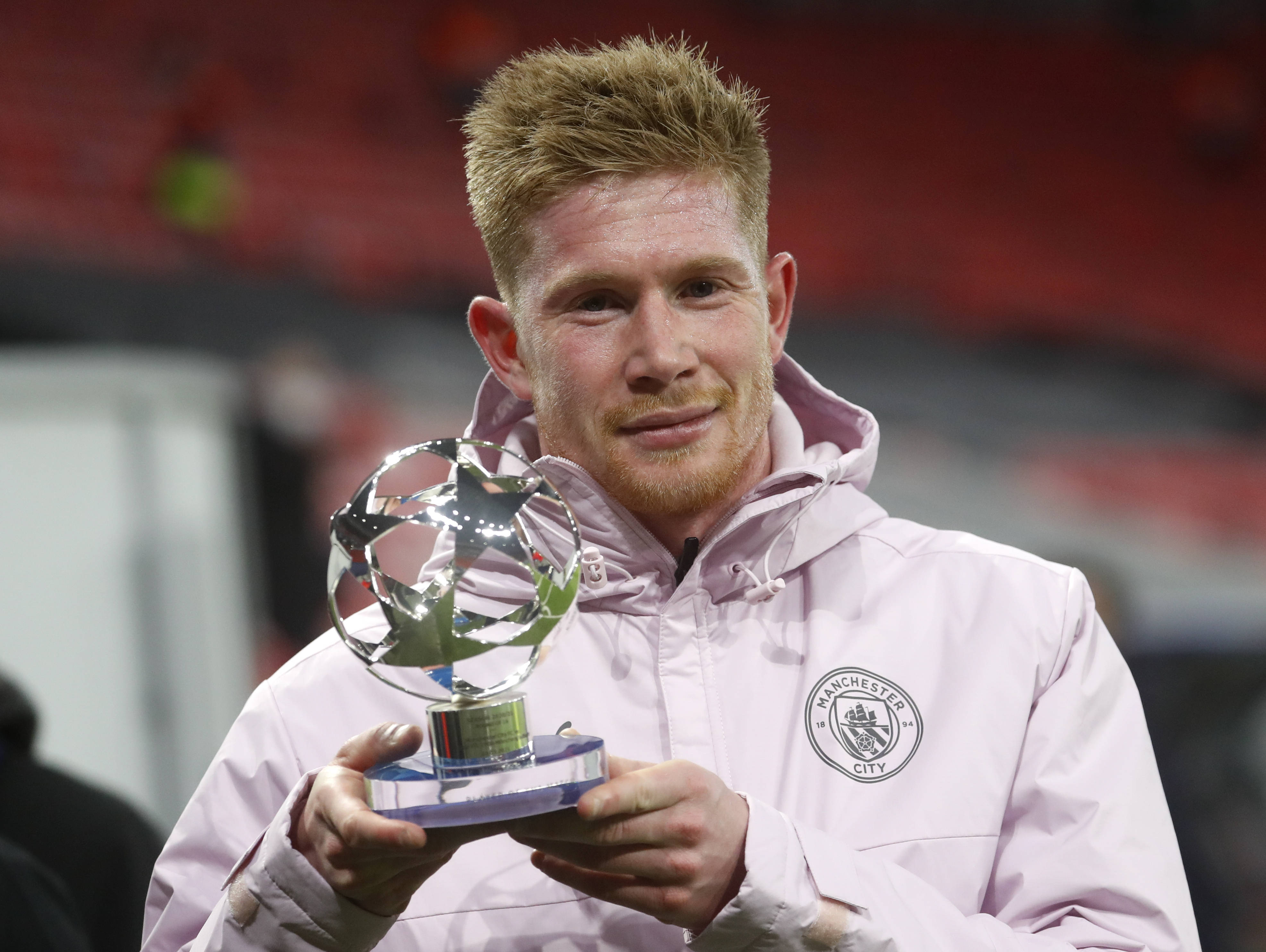 法比奥晒照：仔细看我受伤的右膝，你就知道我们队付出了一切（法比奥晒图：看我的右膝伤就懂，球队已拼尽所有）