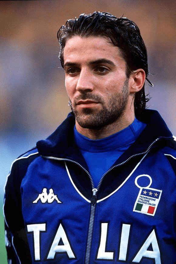 意甲战报：基恩双响，佛罗伦萨5-1十人乌迪内斯获联赛首胜（意甲快讯：基恩梅开二度，佛罗伦萨5-1大胜十人乌迪内斯斩获联赛首胜）