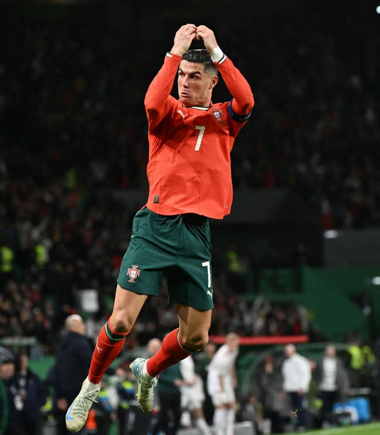 13球，伊尔迪兹21岁前意甲进球数并列尤文队史第七位（伊尔迪兹21岁前意甲已进13球，追平尤文队史并列第七）