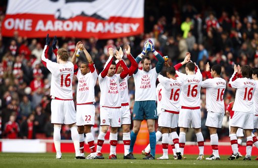 英超劲旅完胜：终结5场不胜，积分追平曼联，距离欧冠区3分（英超劲旅强势反弹：完胜止住五轮不胜，积分追平曼联，距欧冠区仅3分）