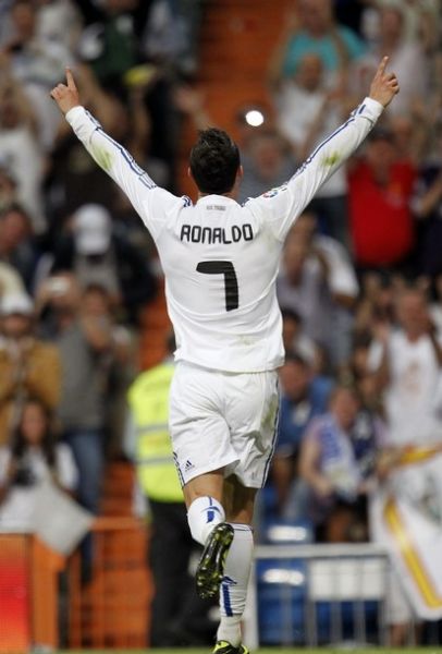 外线手感火热 比赛早早失去悬念（外线准星爆表，比赛提前定局）