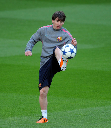 沪媒：中乙最佳射手费尔南多跟随玉昆训练，是否加盟还不确定（沪媒：中乙金靴费尔南多随玉昆合练，是否签约仍待定）