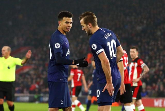 囧叔向裁判施压后染红，罗基：容忍这种行为问题会越来越严重（阿莱格里向裁判施压遭驱逐，罗基：若继续容忍，问题只会恶化）