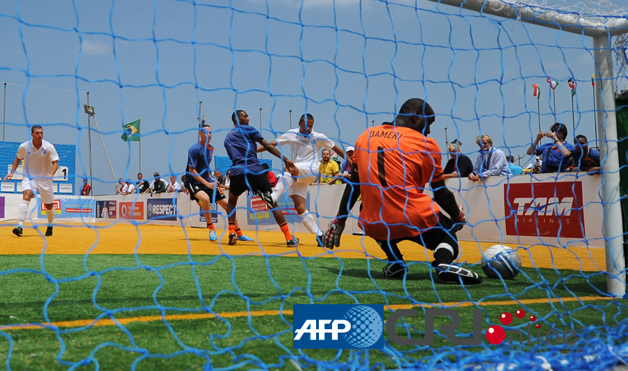 荷兰足协官方：小克鲁伊维特因伤缺战立陶宛，已经返回俱乐部（荷兰足协宣布：小克鲁伊维特因伤无缘对阵立陶宛，已返回俱乐部）