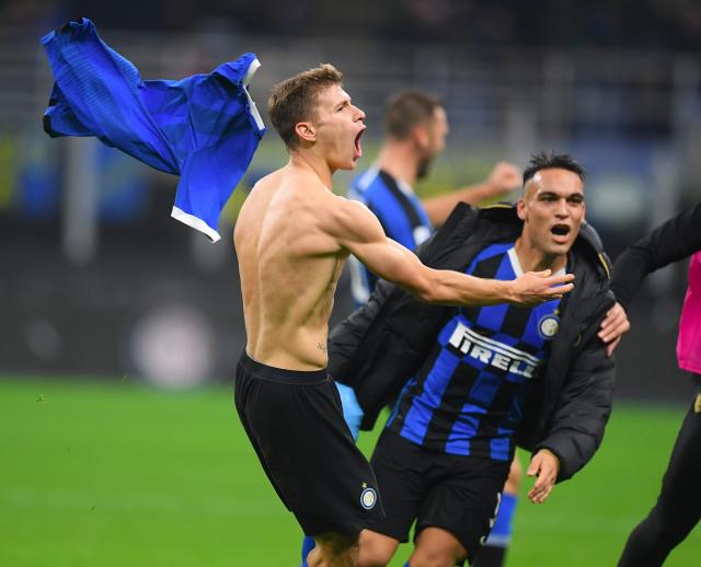 这下真是把足球踢成了艺术