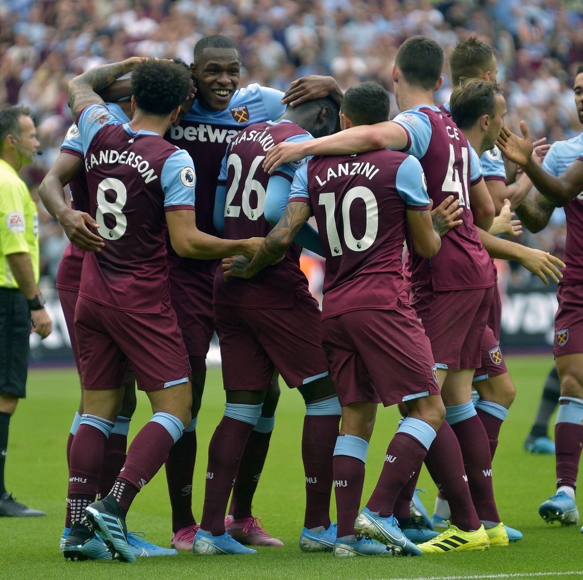 2025中超最佳阵容：蓉城4人入选，法比奥等8名外援在列（2025中超最佳阵容揭晓：蓉城4将入选，含法比奥在内共8名外援）